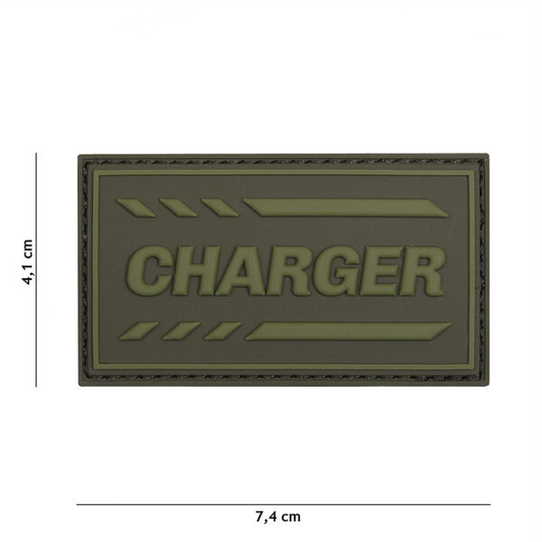 444130 5249 99 01 <p>Het Embleem 3D PVC Charger in groen (#19040) is een robuust en veelzijdig accessoire voor elke outdoor-enthousiasteling of militaire fan. Dit hoogwaardige embleem is vervaardigd uit duurzaam PVC en is voorzien van een praktische klittenband aan de achterzijde, waardoor het eenvoudig te bevestigen is op verschillende stoffen en uitrusting. Voeg een unieke touch toe aan je gear met dit stijlvolle en functionele embleem.</p>