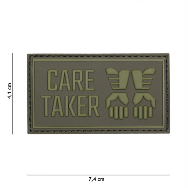 444130 5264 99 01 <p>Het Embleem 3D PVC Care taker in de kleur groen #19031 is een veelzijdig en praktisch accessoire voor iedere outdoor- of militaire uitrusting. Dit duurzame embleem is vervaardigd van hoogwaardig PVC en is voorzien van een klittenband aan de achterzijde, waardoor het eenvoudig te bevestigen is op kleding, tassen of andere uitrusting. Met zijn unieke design en robuuste uitstraling is dit embleem niet alleen functioneel, maar ook een stijlvolle aanvulling op jouw gear.</p>