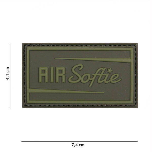 444130 5268 99 01 <p>Het Embleem 3D PVC Air Softie groen #19037 is de perfecte aanvulling op uw militaire of outdoor uitrusting. Dit hoogwaardige embleem is vervaardigd van duurzaam PVC en voorzien van klittenband aan de achterzijde, waardoor het eenvoudig te bevestigen is op kleding of uitrusting. Met zijn opvallende groene kleur en 3D-design voegt het een unieke uitstraling toe aan uw outfit. Een must-have voor elke airsoft liefhebber of outdoor avonturier!</p>