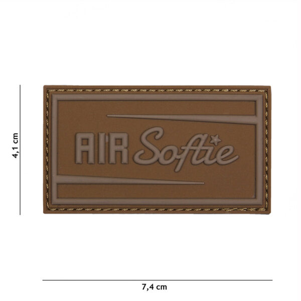 444130 5269 99 01 <p>Het Embleem 3D PVC Air Softie coyote #19036 is een robuust en stijlvol embleem dat perfect is voor het personaliseren van uw uitrusting. Met een handige klittenband aan de achterzijde kunt u het embleem eenvoudig bevestigen op jassen, rugzakken of andere kledingstukken. Dit embleem voegt niet alleen een unieke uitstraling toe aan uw gear, maar is ook vervaardigd uit duurzaam PVC voor langdurig gebruik. Maak uw militaire of outdoor outfit compleet met dit opvallende embleem.</p>