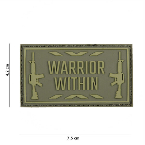 444130 5271 99 01 <p>Het 3D PVC Embleem 'Warrior within' in de kleur groen is een robuust en stijlvol accessoire voor elke outdoor- en militaire uitrusting. Voorzien van klittenband aan de achterzijde, is het eenvoudig te bevestigen op kleding, tassen of andere uitrusting. Dit embleem voegt niet alleen een persoonlijk tintje toe, maar ook een statement van kracht en doorzettingsvermogen. Perfect voor iedereen die zijn of haar passie voor avontuur en strijdlust wil uitdragen.</p>
