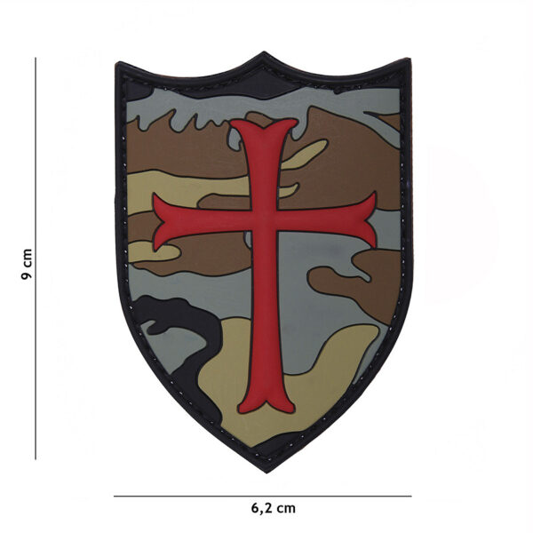 444130 5276 99 01 <p>Ontdek het 3D PVC embleem Crusader woodland #19051, perfect voor de echte outdoorliefhebber. Dit duurzaam embleem is voorzien van een klittenbandsluiting aan de achterzijde, waardoor het eenvoudig op kleding of uitrusting te bevestigen is. Met zijn unieke ontwerp en camouflagekleuren voegt het niet alleen functionaliteit toe, maar ook een stoere uitstraling aan je militaire of outdoor gear. Ideaal voor gebruik tijdens avontuurlijke activiteiten of als verzamelobject voor fans van militaire uitrusting.</p>