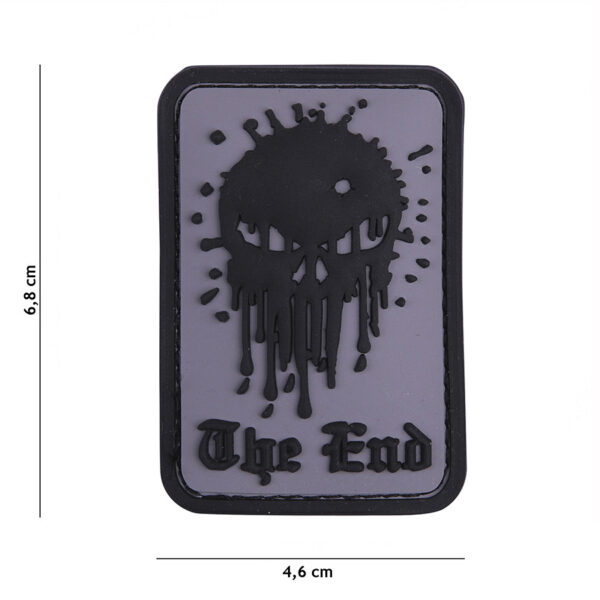 444130 5313 99 01 <p>Ontdek het 3D PVC Embleem Skull The End in grijs (#9026), een stoer en opvallend accessoire voor elke outdoor- en militaire uitrusting. Dit embleem is vervaardigd uit duurzaam PVC en beschikt over een praktische klittenbandsluiting aan de achterzijde, waardoor het eenvoudig op verschillende stoffen te bevestigen is. Voeg een unieke touch toe aan je gear met dit stijlvolle en robuuste embleem.</p>