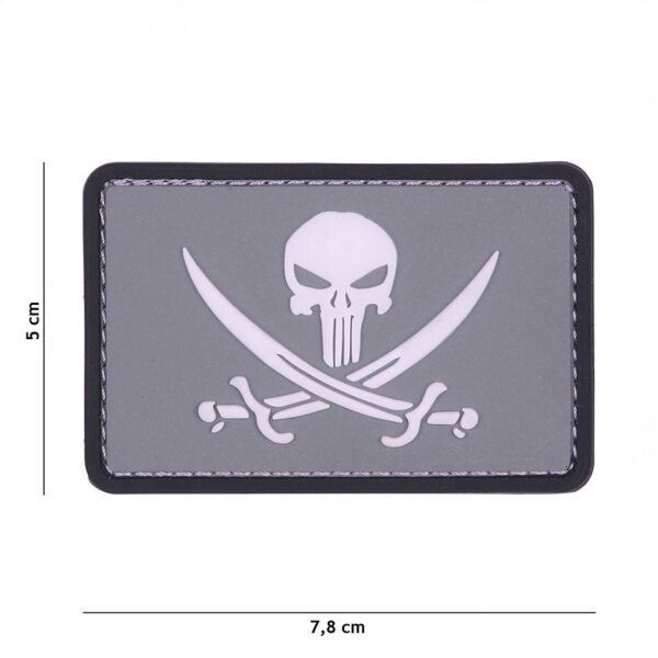 444130 5315 99 01 <p>Het Embleem 3D PVC Punisher pirate in grijs/wit is een stoer en opvallend accessoire voor elke militaire en outdoor uitrusting. Dit hoogwaardige embleem is vervaardigd uit duurzaam PVC en is eenvoudig te bevestigen dankzij de klittenband aan de achterzijde. Perfect voor op kleding, tassen of andere uitrusting, geeft dit embleem een unieke uitstraling aan jouw gear. Voeg een vleugje karakter toe aan je outfit met dit veelzijdige embleem.</p>