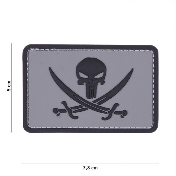 444130 5318 99 01 <p>Voeg een stoere uitstraling toe aan je outfit met het 3D PVC Punisher pirate embleem in grijs en zwart (#11126). Dit hoogwaardige embleem is voorzien van klittenband aan de achterzijde, waardoor je het eenvoudig kunt bevestigen op jassen, rugzakken of andere accessoires. Perfect voor liefhebbers van militaire en outdoor uitrusting die op zoek zijn naar een uniek en karakteristiek detail.</p>