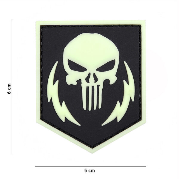 444130 5321 99 01 <p>Het 3D PVC embleem ‘Punisher Thunder Strokes’ is een opvallende toevoeging aan je uitrusting. Dit embleem is vervaardigd uit duurzaam PVC en is voorzien van een klittenband achterzijde, waardoor het eenvoudig aan te brengen is op verschillende oppervlakken. Bovendien heeft het embleem een glow in the dark-functie, waardoor het in het donker extra opvalt. Perfect voor liefhebbers van militaire en outdoor uitrusting die zich willen onderscheiden.</p>