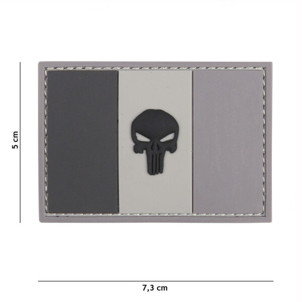 444130 5342 99 01 <p>Voeg een stoere uitstraling toe aan je uitrusting met het 3D PVC Embleem Punisher in de Franse vlag kleuren grijs en zwart. Dit embleem is voorzien van een hoogwaardige klittenband achterzijde, waardoor het eenvoudig op te bevestigen is aan kleding, tassen of andere uitrusting. Perfect voor de liefhebber van militaire en outdoor activiteiten die zijn stijl wil personaliseren. Met een uniek ontwerp en duurzame materialen is dit embleem een uitstekende keuze voor elke gelegenheid.</p>