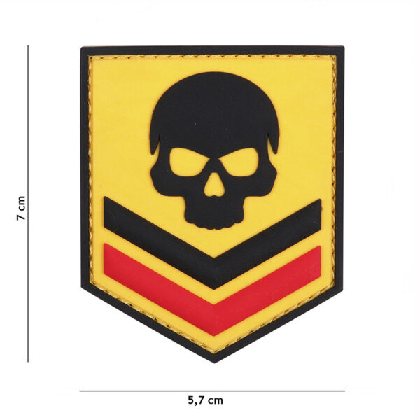 444130 5356 99 01 <p>Voeg een stoere uitstraling toe aan je outfit met het Embleem 3D PVC België skull in geel (#20031). Dit opvallende embleem is vervaardigd uit duurzaam PVC en is voorzien van klittenband aan de achterzijde, waardoor het eenvoudig te bevestigen is op kleding of uitrusting. Perfect voor de liefhebber van militaire en outdoor stijl, dit embleem is niet alleen een fashion statement, maar ook een unieke manier om je persoonlijkheid te uiten.</p>