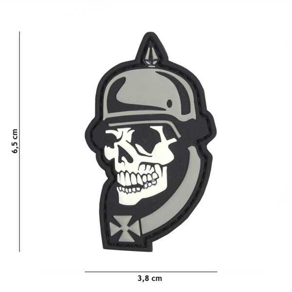 444130 5368 99 01 <p>Dit stijlvolle Embleem 3D PVC WW I skull in grijze kleur is een must-have voor elke militaire en outdoor fan. Gemaakt van duurzaam PVC en voorzien van klittenband aan de achterzijde, is dit embleem eenvoudig te bevestigen op kleding of uitrusting. Het unieke ontwerp geeft een stoere uitstraling en maakt het perfect voor het personaliseren van je gear. Voeg dit unieke embleem toe aan je collectie en laat je passie voor geschiedenis zien.</p>