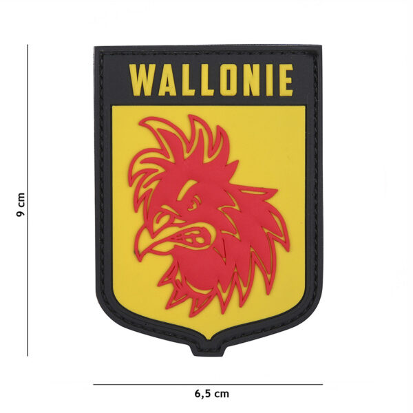 444130 5372 99 01 <p>Het Embleem 3D PVC Wallonie in de opvallende gele kleur is een stijlvolle toevoeging aan uw militaire of outdoor uitrusting. Dit hoogwaardige embleem is vervaardigd uit duurzaam PVC en is voorzien van klittenband aan de achterzijde, waardoor het eenvoudig op verschillende oppervlakken te bevestigen is. Perfect voor het personaliseren van kleding, tassen of andere accessoires. Maak uw outfit compleet met dit unieke embleem dat niet alleen functioneel is, maar ook een statement maakt.</p>