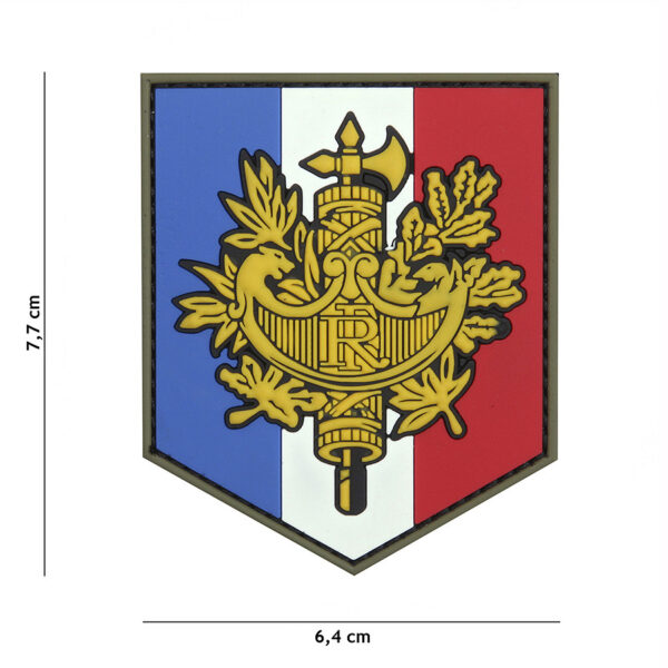 444130 5387 99 01 <p>Het 3D PVC Embleem Frans schild #20061 is een stijlvol en duurzaam embleem dat perfect is voor het personaliseren van uw uitrusting. Met zijn stevige klittenband aan de achterzijde is het eenvoudig te bevestigen op jassen, tassen of andere gear. Dit embleem voegt een uniek detail toe aan uw militaire of outdoor look en is ideaal voor zowel verzamelaars als actieve gebruikers. Een must-have voor iedere liefhebber van Franse militaire symboliek.</p>