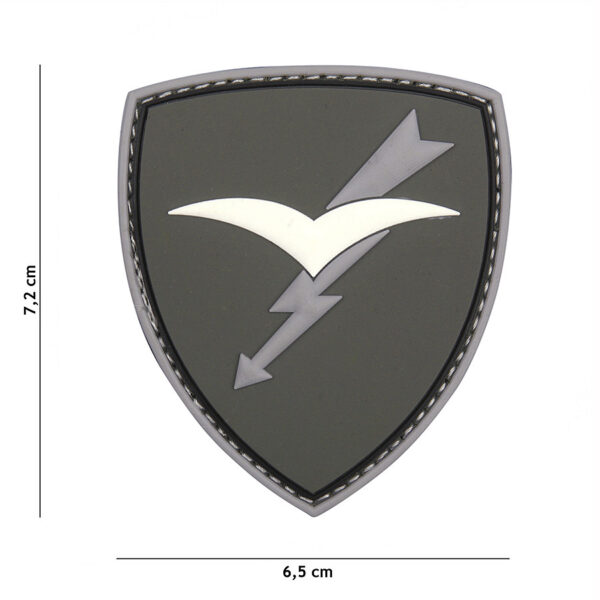 444130 5391 99 01 <p>Het 3D PVC Embleem van de Paratroopers Brigade Folgore in grijs is een must-have voor elke militaire en outdoor liefhebber. Dit hoogwaardige embleem is vervaardigd uit duurzaam PVC en beschikt over een handige klittenband aan de achterzijde, waardoor het eenvoudig aan kleding of uitrusting kan worden bevestigd. Voeg een uniek detail toe aan uw outfit of gear met dit stijlvolle en herkenbare embleem, perfect voor het tonen van uw verbondenheid met de luchtlandingstroepen.</p>