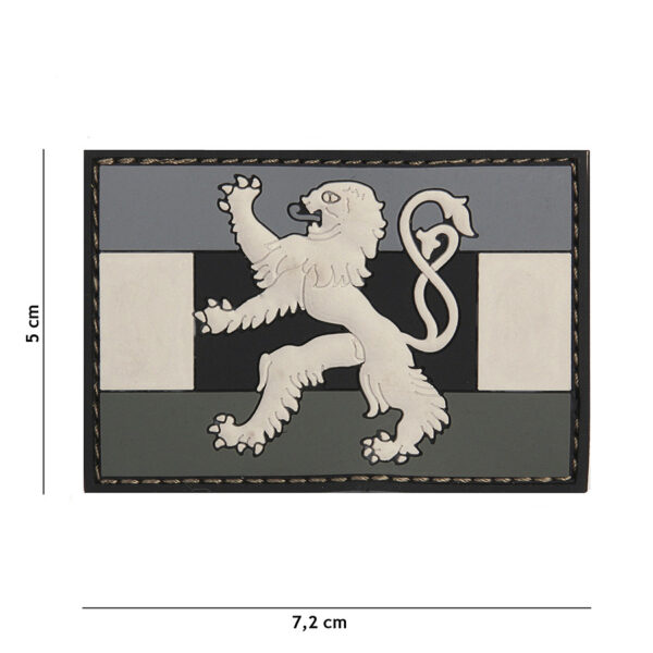 444130 5399 99 01 <p>Voeg een vleugje karakter toe aan je uitrusting met het 3D PVC embleem van de Benelux vlag in grijs (#20070). Dit hoogwaardige embleem is voorzien van een stevige klittenband achterzijde, waardoor het eenvoudig op verschillende stoffen en uitrusting kan worden bevestigd. Ideaal voor militaire en outdoor liefhebbers die hun stijl willen personaliseren. Een must-have accessoire voor iedere fan van de Benelux!</p>
