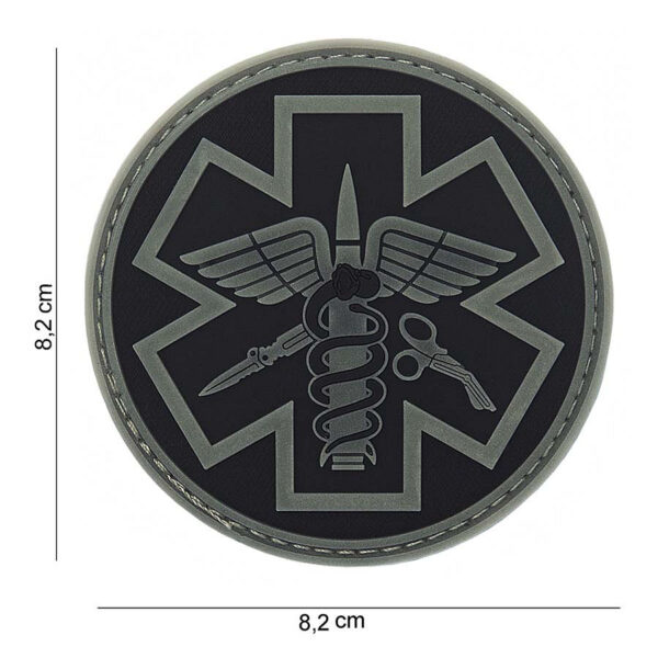 444150 3724 99 444150 3724 99 01 <p>Het 3D PVC Embleem Para Medic #13010 is een robuuste en duurzame toevoeging aan uw uitrusting. Met een handige klittenband aan de achterzijde is het embleem eenvoudig te bevestigen aan kleding of uitrusting. Dit embleem, ontworpen voor zowel professionals als enthousiastelingen, symboliseert de para medische dienst en is perfect voor gebruik in militaire en outdoor omgevingen. Geef uw uitstraling een professionele touch met dit hoogwaardige embleem.</p>
