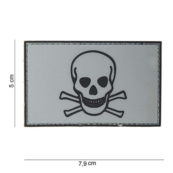 444180 3739 99 01 <p>Het Embleem 3D PVC Skull and Bones #10069 is een stoer en veelzijdig embleem dat perfect is voor elke outdoor- of militaire uitrusting. Gemaakt van duurzaam PVC met een praktische klittenband achterzijde, kan het eenvoudig aan kleding, tassen of andere uitrusting worden bevestigd. Dit embleem voegt niet alleen een unieke uitstraling toe, maar is ook een must-have voor liefhebbers van de avontuurlijke levensstijl.</p>