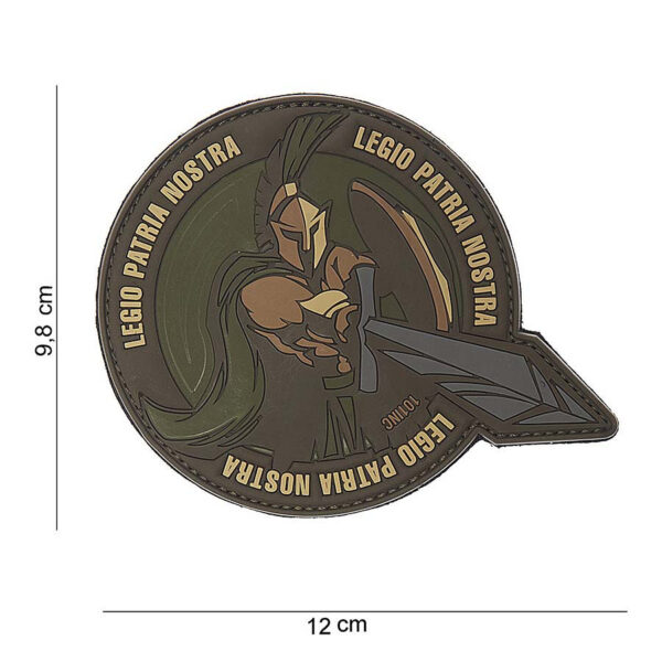 444180 3826 99 01 <p>Het 3D PVC Embleem 'Legio patria nostra' in groen #10116 is een hoogwaardige toevoeging aan uw militaire uitrusting. Dit embleem is vervaardigd van duurzaam PVC en is voorzien van klittenband aan de achterzijde, waardoor het eenvoudig te bevestigen is op jassen, rugzakken of andere uitrusting. Met zijn opvallende design en stevige constructie is dit embleem perfect voor zowel recreatieve als professionele doeleinden.</p>