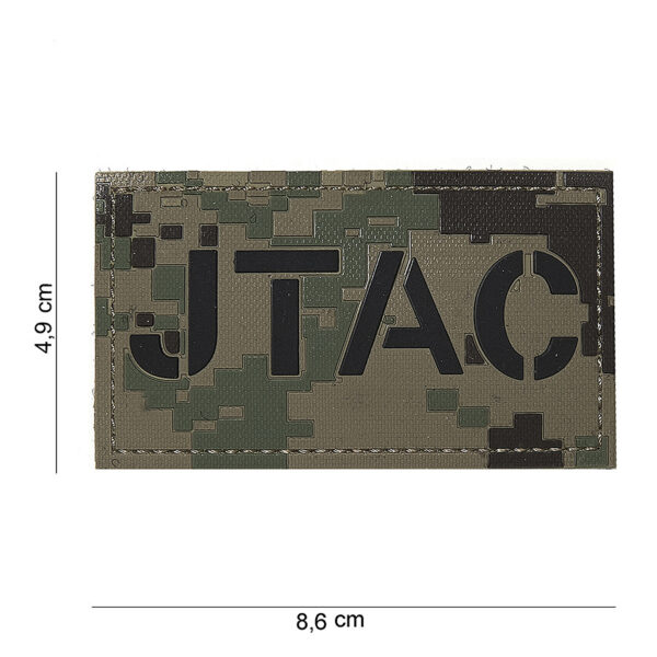 444180 4071 99 01 <p>Het 3D PVC embleem JTAC in digitale woodland camouflage is een must-have voor elke outdoor- en militaire uitrusting. Dit embleem is voorzien van een klittenband aan de achterzijde, waardoor je het eenvoudig kunt bevestigen op verschillende stoffen en uitrusting. Met zijn robuuste en duurzame ontwerp is dit embleem perfect voor zowel in het veld als voor de verzameling. Voeg een stoere uitstraling toe aan je gear met dit unieke embleem.</p>