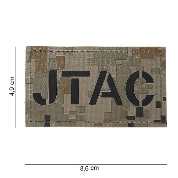 444180 4073 99 01 <p>Het 3D PVC embleem JTAC in een digitale woestijncamouflage (#16102) is ideaal voor militairen en outdoor enthousiastelingen. Dit hoogwaardige embleem is voorzien van een praktische klittenband achterkant, waardoor het eenvoudig op verschillende kledingstukken of uitrusting te bevestigen is. Met zijn robuuste ontwerp en opvallende uitstraling is het een must-have voor iedereen die zijn of haar gear een professionele uitstraling wil geven.</p>