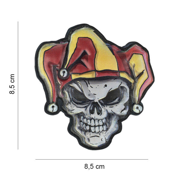 444300 16000 99 01 <p>Ontdek het opvallende Embleem 3D UV Skull joker #8035, een hoogwaardige PVC badge met klittenband aan de achterzijde. Dit embleem is perfect voor het personaliseren van uw uitrusting en geeft een stoere uitstraling. Het duurzame ontwerp is bestand tegen UV-straling, waardoor het ideaal is voor outdoor activiteiten en militaire toepassingen. Voeg een unieke touch toe aan je gear met dit karakteristieke embleem.</p>