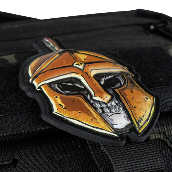 444300 16001 99 02 <p>Voeg een stoere uitstraling toe aan je uitrusting met het Embleem 3D UV Skull spartaan #8036. Dit hoogwaardige embleem is vervaardigd uit UV-bestendig PVC en beschikt over een handige klittenband aan de achterzijde, waardoor je het eenvoudig kunt bevestigen op kleding of uitrusting. Perfect voor militaire en outdoor liefhebbers die op zoek zijn naar een unieke touch.</p>