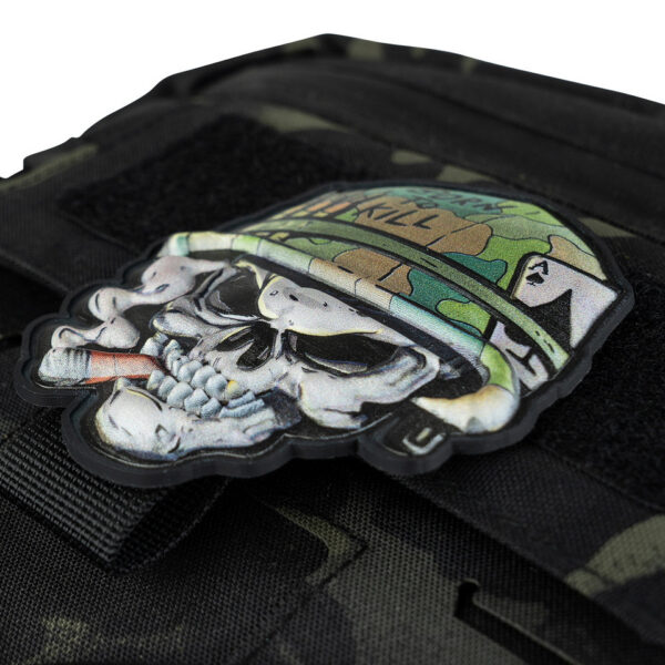 444300 16004 99 02 <p>Het Embleem 3D UV Skull Vietnam ace #8039 is een uniek en stijlvol embleem vervaardigd uit duurzaam PVC. Dit embleem beschikt over een handige klittenband aan de achterzijde, waardoor het eenvoudig te bevestigen is op kleding of uitrusting. Met zijn gedetailleerde ontwerp en robuuste uitstraling is het een perfecte aanvulling voor elke militaire of outdoor liefhebber. Laat je persoonlijkheid zien met dit opvallende embleem dat zowel functionaliteit als stijl biedt.</p>