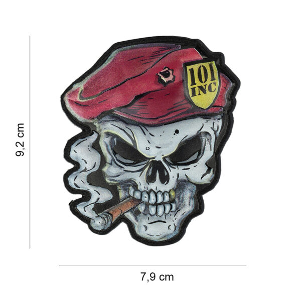 444300 16007 99 01 <p>Geef je outfit een stoere uitstraling met het Embleem 3D UV Skull red beret #8042. Dit hoogwaardige embleem is gemaakt van duurzaam UV PVC en is eenvoudig te bevestigen dankzij het klittenband aan de achterzijde. Perfect voor militaire en outdoor activiteiten, maar ook als stijlvolle toevoeging aan je dagelijkse look. Voeg dit unieke embleem toe aan je collectie en laat je persoonlijkheid spreken!</p>