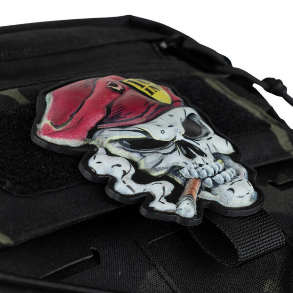444300 16007 99 02 <p>Geef je outfit een stoere uitstraling met het Embleem 3D UV Skull red beret #8042. Dit hoogwaardige embleem is gemaakt van duurzaam UV PVC en is eenvoudig te bevestigen dankzij het klittenband aan de achterzijde. Perfect voor militaire en outdoor activiteiten, maar ook als stijlvolle toevoeging aan je dagelijkse look. Voeg dit unieke embleem toe aan je collectie en laat je persoonlijkheid spreken!</p>