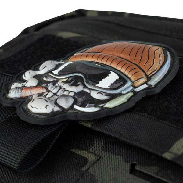 444300 16010 99 02 <p>De Embleem 3D UV Skull beanie warrior #8045 is een opvallend embleem dat perfect past bij je militaire en outdoor uitrusting. Gemaakt van duurzaam PVC en voorzien van een klittenband aan de achterzijde, is dit embleem eenvoudig te bevestigen. Met zijn unieke skull-design voeg je een stoere uitstraling toe aan je gear. Ideaal voor wie een robuuste en karakteristieke look zoekt.</p>