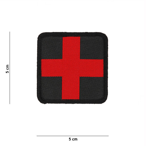 446100 10013 99 01 <p>Ontdek het fijn geweven embleem Medic #7138, vervaardigd uit 100% stof met een praktische klittenband achterzijde. Dit embleem staat garant voor een hoge mate van detail door de zorgvuldige weving, waardoor het een perfecte aanvulling is op uw militaire of outdoor uitrusting. Ideaal voor het personaliseren van kleding of uitrusting, dit embleem combineert functionaliteit met stijl.</p>