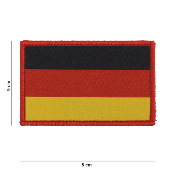 446100 10001 99 01 <p>Ontdek ons zeer fijn geweven embleem van de vlag van Duitsland, gemaakt van 100% stof en voorzien van een handige klittenband achterzijde. Dit embleem is niet alleen functioneel, maar ook een prachtig detail voor uw militaire of outdoor uitrusting. Dankzij de fijne weving zijn de details helder en scherp, waardoor het embleem een professionele uitstraling heeft. Perfect voor op kleding of uitrusting.</p>