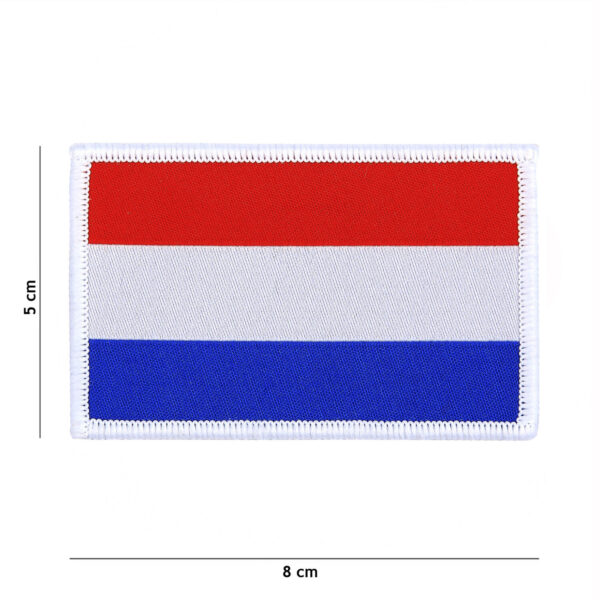 446100 10003 99 01 <p>Dit zeer fijn geweven embleem van de Nederlandse vlag is vervaardigd uit 100% stof en voorzien van een praktische klittenband achterzijde. De hoogwaardige weving zorgt voor een gedetailleerde afwerking, waardoor dit embleem perfect is voor op kleding of uitrusting. Een must-have voor elke liefhebber van de Nederlandse vlag en ideaal voor militaire en outdoor toepassingen.</p>