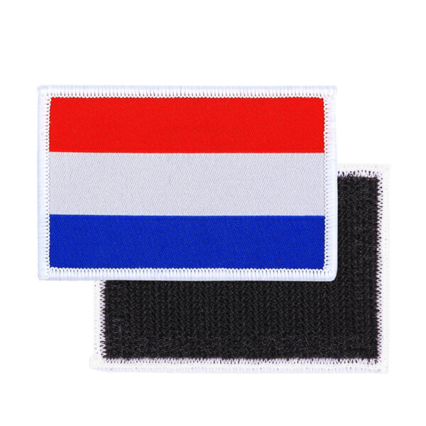 446100 10003 99 02 <p>Dit zeer fijn geweven embleem van de Nederlandse vlag is vervaardigd uit 100% stof en voorzien van een praktische klittenband achterzijde. De hoogwaardige weving zorgt voor een gedetailleerde afwerking, waardoor dit embleem perfect is voor op kleding of uitrusting. Een must-have voor elke liefhebber van de Nederlandse vlag en ideaal voor militaire en outdoor toepassingen.</p>