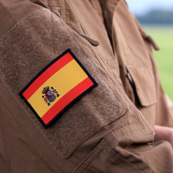 446100 10005 99 fine woven spain <p>Het embleem stof fijn geweven vlag Spanje #7128 is een hoogwaardig, gedetailleerd embleem gemaakt van 100% stof. Dankzij de fijne weving komen de kleuren en details perfect tot hun recht. Dit embleem is voorzien van een praktische klittenband achterzijde, waardoor het eenvoudig te bevestigen is aan verschillende materialen. Ideaal voor het personaliseren van uw uitrusting of kleding en een must-have voor elke Spanje-liefhebber.</p>