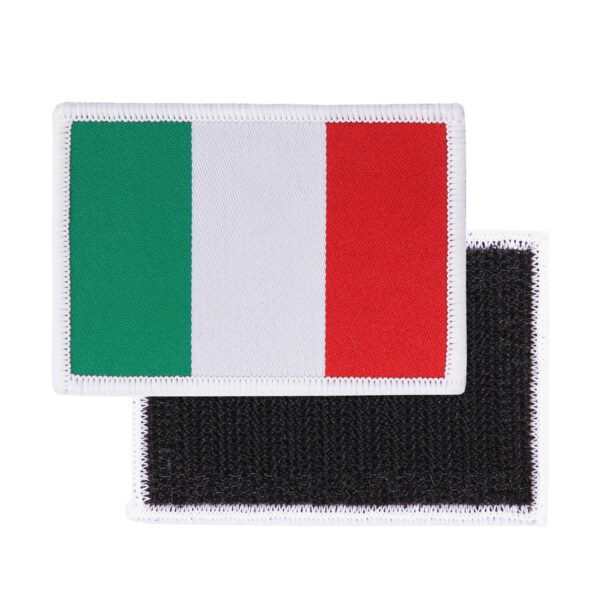 446100 10006 99 02 <p>Dit hoogwaardige embleem van de Italiaanse vlag is fijn geweven van 100% stof en beschikt over een praktische klittenband achterzijde. Dankzij de gedetailleerde weving komt het ontwerp van de vlag prachtig tot zijn recht, waardoor het een perfecte aanvulling is voor op je kleding of uitrusting. Voeg een vleugje Italiaanse flair toe aan je collectie met dit stijlvolle embleem.</p>