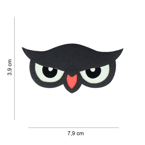 446200 15006 99 01 Ontdek ons unieke Laser Cut Embleem stof met het ontwerp 'Owl Eyes' dat oplicht in het donker (#5026). Dit stijlvolle embleem is vervaardigd van hoogwaardige stoffen en voorzien van een stevige klittenband aan de achterzijde voor eenvoudige bevestiging op uw uitrusting. Perfect voor militaire en outdoor liefhebbers die een persoonlijke touch willen toevoegen aan hun gear. Voeg dit opvallende embleem toe en maak een statement, zelfs in het donker!