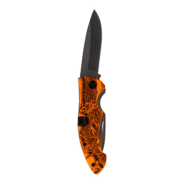 455414 20 02 Ontdek het Survival Mes Camo Oranje, een veelzijdig mes met twee afzonderlijke lemmetten en een veiligheidsvergrendeling. Het bovenste lemmet is ideaal voor algemeen snijwerk, terwijl het onderste lemmet met guthook perfect is voor het openen van wild en het veilig doorsnijden van riemen in noodsituaties. Met een totale lengte van 19 cm en een opvallende oranje handgreep, is dit mes niet alleen functioneel maar ook goed zichtbaar in de natuur.