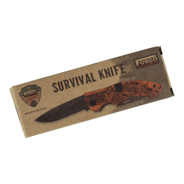 455414 20 08 Ontdek het Survival Mes Camo Oranje, een veelzijdig mes met twee afzonderlijke lemmetten en een veiligheidsvergrendeling. Het bovenste lemmet is ideaal voor algemeen snijwerk, terwijl het onderste lemmet met guthook perfect is voor het openen van wild en het veilig doorsnijden van riemen in noodsituaties. Met een totale lengte van 19 cm en een opvallende oranje handgreep, is dit mes niet alleen functioneel maar ook goed zichtbaar in de natuur.