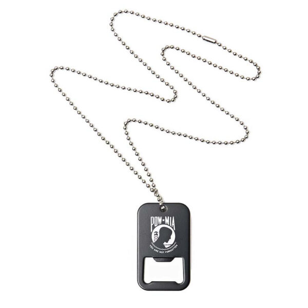 461230 3001 13 01 Ontdek de veelzijdige Dog tag/flesopener Pow Mia, vervaardigd uit 100% metaal en afgewerkt in een stijlvolle zwarte kleur. Deze praktische en duurzame opener is niet alleen een handige accessoire voor het openen van flessen, maar ook een uniek item voor liefhebbers van militaire en outdoor uitrusting. Voeg een stoere touch toe aan je uitrusting met deze functionele dog tag die zowel stijl als functionaliteit biedt.