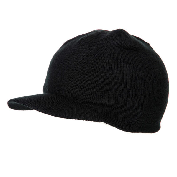 214273 13 01 Ontdek de Jeepcap de luxe, vervaardigd uit 100% acryl voor optimale warmte en comfort. Deze stijlvolle cap in het zwart is perfect voor zowel dagelijkse activiteiten als outdoor avonturen. Met zijn duurzame materiaal en tijdloze design biedt deze cap niet alleen bescherming tegen de elementen, maar ook een veelzijdige look die bij elke outfit past. Een must-have accessoire voor elke avontuurlijke geest.