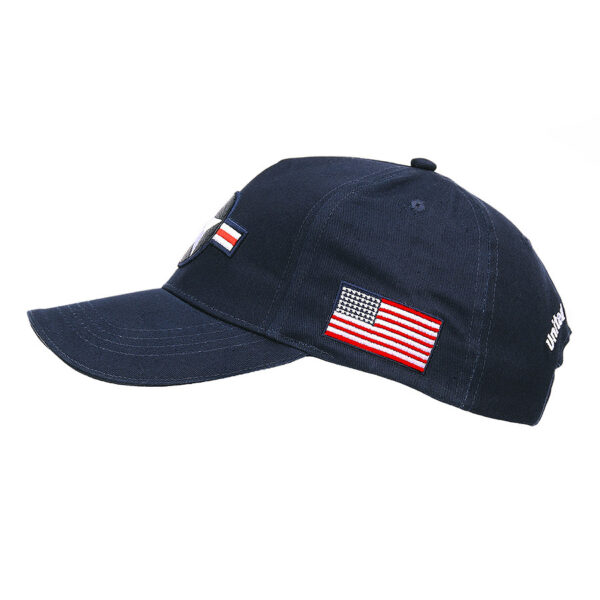 215112 12 03 <p>De Fostex® USAF Roundel baseball cap is een stijlvolle en comfortabele pet met een 3D geborduurd USAF-logo. Gemaakt van 100% katoen, biedt deze cap een perfecte pasvorm en is verstelbaar aan de achterzijde voor optimaal draagcomfort. Het iconische USAF Roundel, dat zijn oorsprong vindt in de Tweede Wereldoorlog, maakt deze cap niet alleen een modieuze keuze, maar ook een eerbetoon aan de rijke geschiedenis van de Amerikaanse Luchtmacht. Verkrijgbaar in een klassieke blauwe kleur.</p>