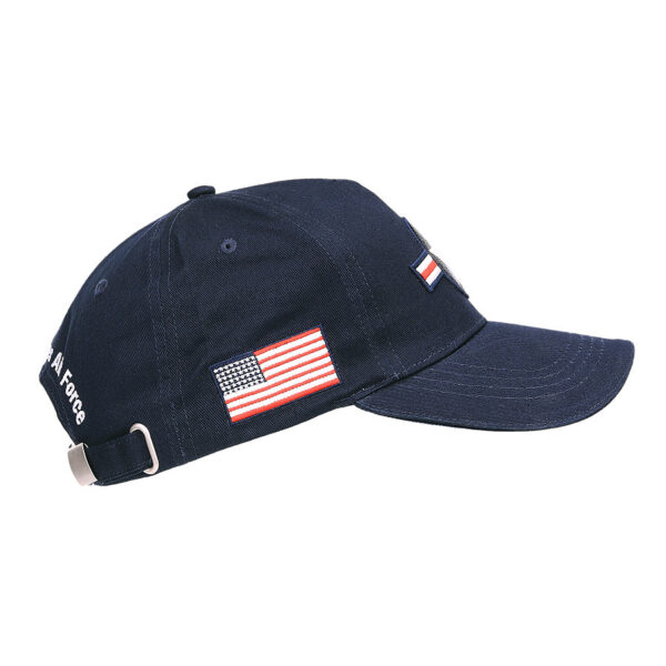 215112 12 04 <p>De Fostex® USAF Roundel baseball cap is een stijlvolle en comfortabele pet met een 3D geborduurd USAF-logo. Gemaakt van 100% katoen, biedt deze cap een perfecte pasvorm en is verstelbaar aan de achterzijde voor optimaal draagcomfort. Het iconische USAF Roundel, dat zijn oorsprong vindt in de Tweede Wereldoorlog, maakt deze cap niet alleen een modieuze keuze, maar ook een eerbetoon aan de rijke geschiedenis van de Amerikaanse Luchtmacht. Verkrijgbaar in een klassieke blauwe kleur.</p>