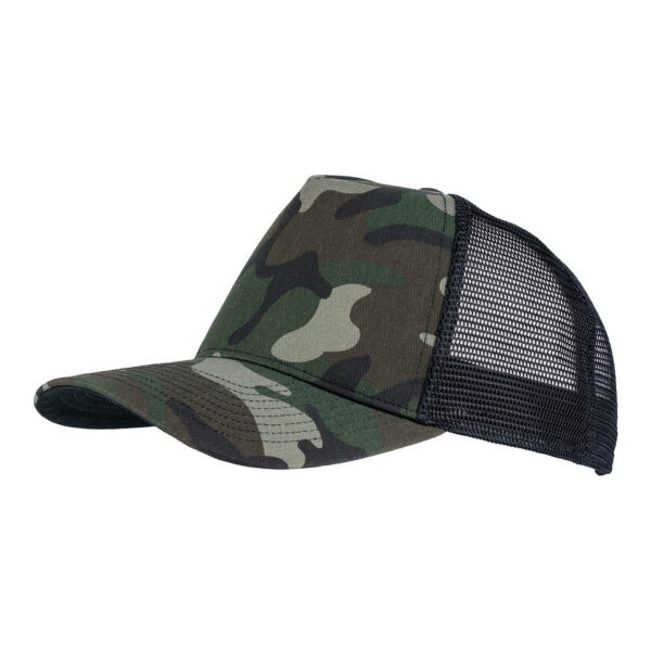 215190 51 01 De Trucker Cap Camo is een trendy en veelzijdige pet met een opvallende camouflageprint aan de voorkant en een klassieke zwarte mesh achterzijde. Deze cap biedt niet alleen stijl, maar ook comfort en ventilatie, waardoor hij perfect is voor outdooractiviteiten of dagelijks gebruik. De camouflage cap is eenvoudig te combineren met diverse outfits en is een must-have voor iedere avontuurlijke geest.