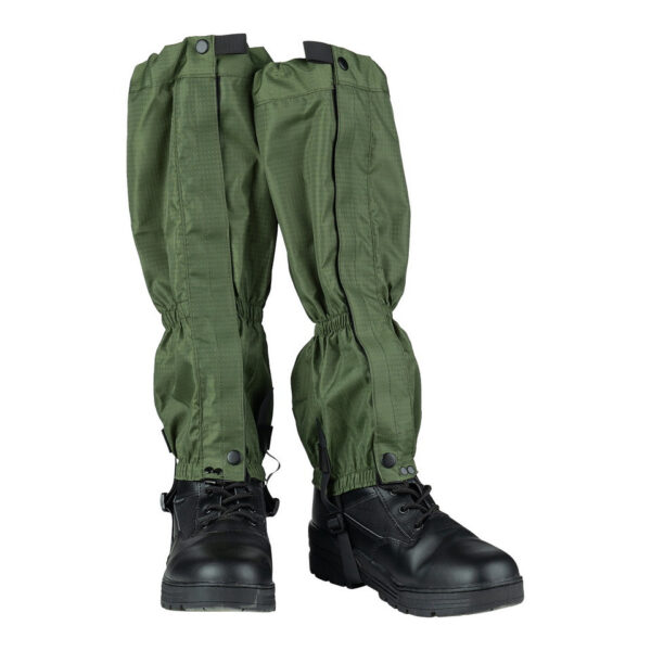 239400 125 01 1 De Gaiters Ripstop (set) zijn onmisbaar voor elke buitenliefhebber die zich niet door het weer laat tegenhouden. Deze waterbestendige en slijtvast beschermers bieden effectieve bescherming tegen modder, sneeuw en takken, zodat je broekspijpen en schoenen schoon en droog blijven. Met een verstelbare sluiting voor een perfecte pasvorm en gemaakt van duurzaam ripstop-materiaal, zijn ze ideaal voor wandelen, jagen en survival. Lichtgewicht en compact, zijn ze eenvoudig mee te nemen voor al je outdoor avonturen.
