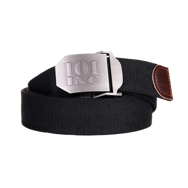 241337 16 01 Het Tropenkoppel style 8 van 101 INC is een robuust en stijlvol accessoire, vervaardigd uit 100% katoen/canvas. Met een breedte van 35 mm en een sterke metalen schuifgesp biedt dit koppel niet alleen duurzaamheid, maar ook een comfortabele pasvorm. Verkrijgbaar in een elegante zilver/chrome kleur, is dit tropenkoppel perfect voor zowel militaire als outdoor activiteiten. Voeg dit praktische en modieuze item toe aan uw uitrusting en ervaar de kwaliteit en functionaliteit die het te bieden heeft.
