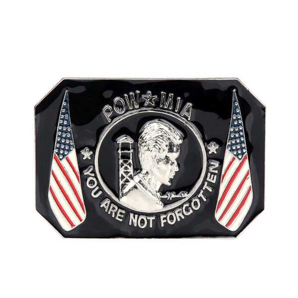 245111 1902 75 01 De Buckle Pow Mia #24 is een robuuste gesp van 100% metaal, perfect voor het bevestigen van riemen of als stijlvolle accessoire. Deze gesp is verkrijgbaar in diverse kleuren, waardoor je altijd een variant vindt die bij jouw stijl past. Met zijn duurzame kwaliteit en tijdloze design is deze gesp een must-have voor zowel outdoor-enthousiastelingen als liefhebbers van militaire uitrusting.
