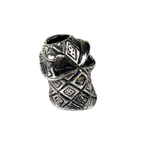 257100 16 02 Voeg een stoere uitstraling toe aan je paracord armband met de Skull set #2148-8. Deze metalen skull bedels zijn perfect voor avonturiers die hun stijl willen personaliseren en een edgy touch aan hun outdoor-uitrusting willen geven. Met een gewicht van slechts 18 gram en uitgevoerd in zilver/chrome, zijn deze bedels zowel lichtgewicht als stijlvol. Maak je armband uniek en onderscheidend met deze gedetailleerde schedels.