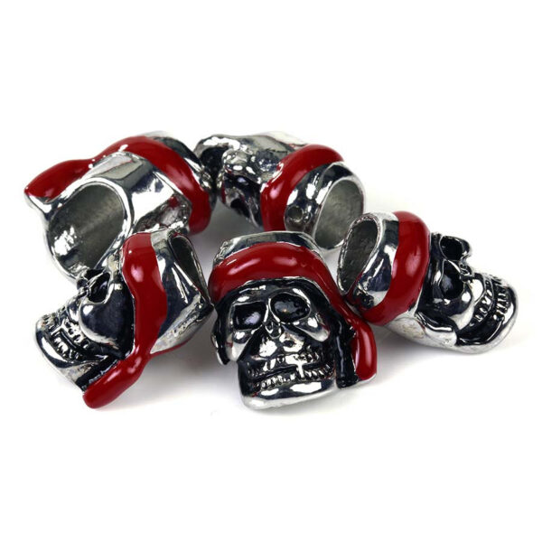 257103 16 01 Ontdek de Skull set #2148-5, een unieke metalen skull set voor het maken van paracord armbanden. Deze set bevat gedetailleerde schedelbedels met een stoere rode bandana, perfect voor avonturiers die hun stijl willen personaliseren. Met een gewicht van slechts 14 gram is deze set een geweldige aanvulling op je outdoor-uitrusting. Verkrijgbaar in zilver/chrome, geef je armband een edgy uitstraling en maak een statement tijdens je avonturen!