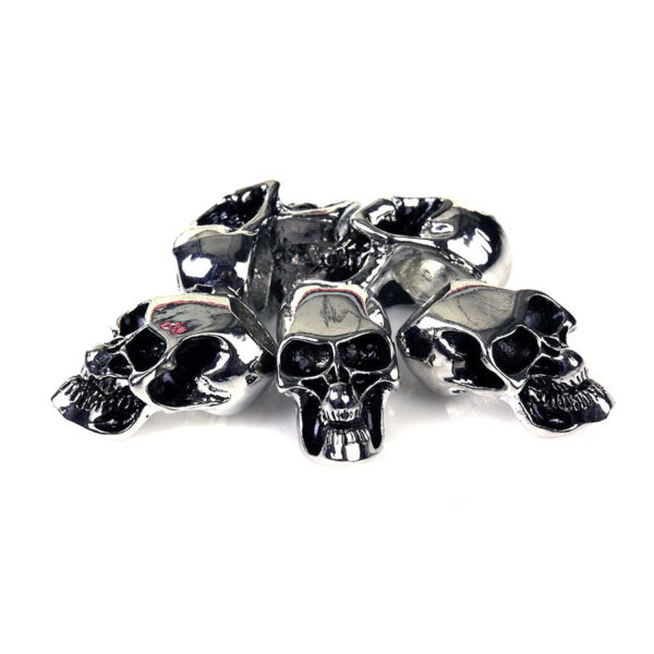 257107 16 01 De Skull set #2148-1 is de perfecte aanvulling voor jouw paracord armband. Deze metalen schedelbedels geven een stoere en unieke uitstraling aan je armband, waardoor je jouw stijl kunt personaliseren. Weighing slechts 20 gram en vervaardigd uit hoogwaardig metaal, zijn deze bedels ideaal voor avonturiers die een edgy touch willen toevoegen aan hun outdoor-uitrusting. Verkrijgbaar in zilver/chrome, maak je armband compleet met deze opvallende details.