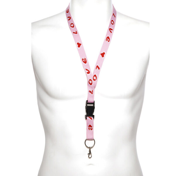 259006 006 75 01 <p>De Neck-strap Love is vervaardigd uit 100% hoogwaardig nylon, wat zorgt voor een duurzame en comfortabele draagervaring. Deze veelzijdige nekriem is beschikbaar in diverse kleuren, waardoor je altijd een stijl kunt kiezen die bij je past. Ideaal voor het veilig en gemakkelijk dragen van verschillende accessoires tijdens outdoor activiteiten of dagelijkse avonturen. Met deze neck-strap combineer je functionaliteit met flair.</p>