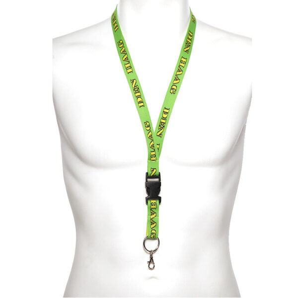 259006 008 75 01 <p>De Neck-strap Den Haag is vervaardigd uit 100% nylon en biedt een stevige en betrouwbare ondersteuning voor al uw uitrusting. Deze veelzijdige nekband is beschikbaar in diverse kleuren en is perfect voor zowel militair gebruik als outdoor activiteiten. Met zijn duurzame constructie en comfortabele pasvorm is deze neck-strap een essentiële aanvulling op uw gear. Ideaal voor het dragen van sleutels, ID-kaarten of andere waardevolle items terwijl u uw handen vrij houdt.</p>